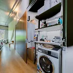 Luxury 1 Bd Apartment With Views Of The Shrine