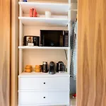 Luxury 1 Bd Apartment With Views Of The Shrine