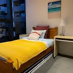 Boulevard Retreat 2B2B Apt In Melbourne With Pool