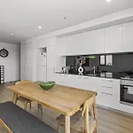 Bright City-View Retreat In The Heart Of Preston