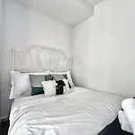 Cozy Studio Apartment In The Heart Of North Melbourne