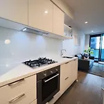 Melbourne City Sky Home - L32 City View