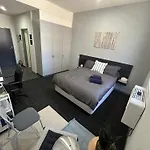 Alston Apartments Hotel