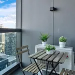 Lvl 42 2B1B Apartment With City Views - Central Cbd Location