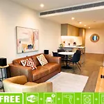 Sky High View 2 Bedroom Apartment In Southbank