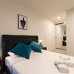 Docklands Brand New 1 Bedroom Apt@Marina Tower