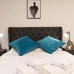 Docklands Brand New 1 Bedroom Apt@Marina Tower