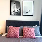 Shadow Play 2Bed Ocean View Apartment