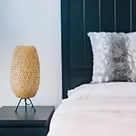 Magnificent 2-Bedroom Apartment - Skyline View, Cbd Location
