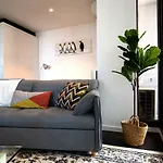 Urbansuite Melbourne Cozy Apartment 尔本 城市精选酒店住宿