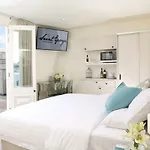 Studio 8 - Penthouse