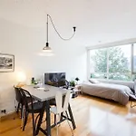 Isaac, 1Bdr South Melbourne Apartment