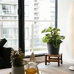 South Melbourne 2Bed 2Bath Family Apt