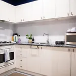 Cozy 3 Bedroom Apartment In The Heart Of Melbourne Cbd