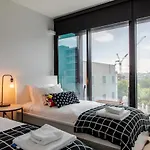 Bright 2 Bedroom Apartment With Rooftop Pool