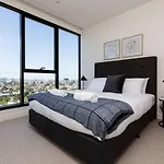 The Lively City 2Bed 2 Bath Apt @Footscray