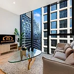 Collins House -Myhome