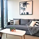 Readyset Apartments On Southbank Boulevard