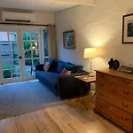 Garden Cottage St Kilda