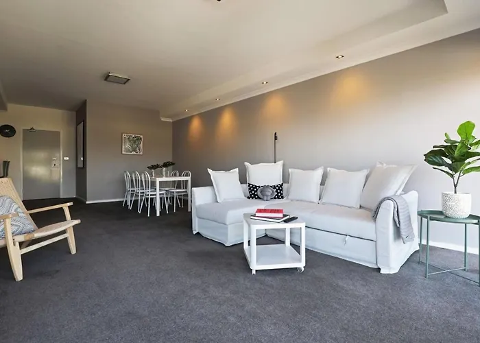 Extra Large 2 Bedroom Apartment In Melbournes Southbank