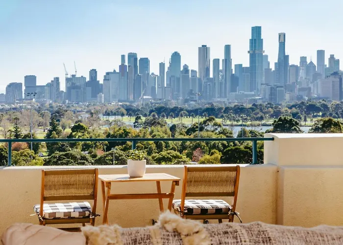 Spectacular Views Over Albert Park