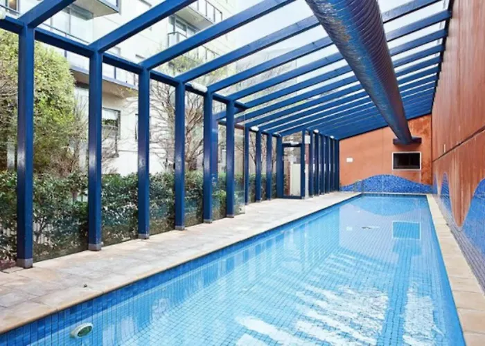 Spacious Apartment Minutes From The Cbd