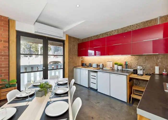 Conveniently Located 6 Bedroom Unit