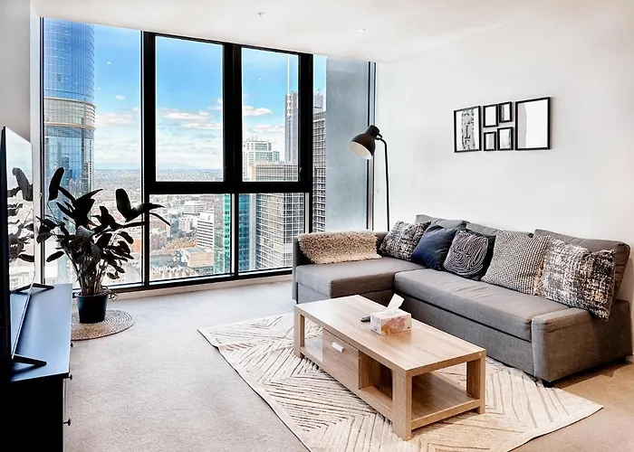 Luxurious 2 Bed Apartment With Captivating View