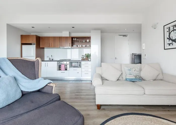 Bright, Open Plan-Living With Stunning City Views