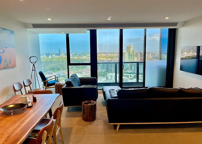 Modern 3 Bedroom Apartment With Amazing Views