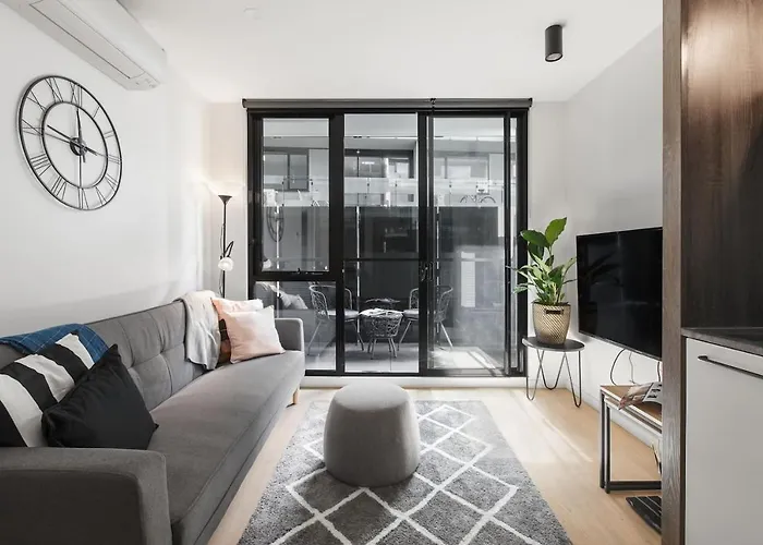 Modern And Cosy Parkland Retreat Near Yarra River