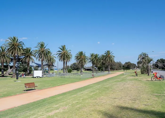 West Beach St Kilda, Acland St, Luna Pk Car