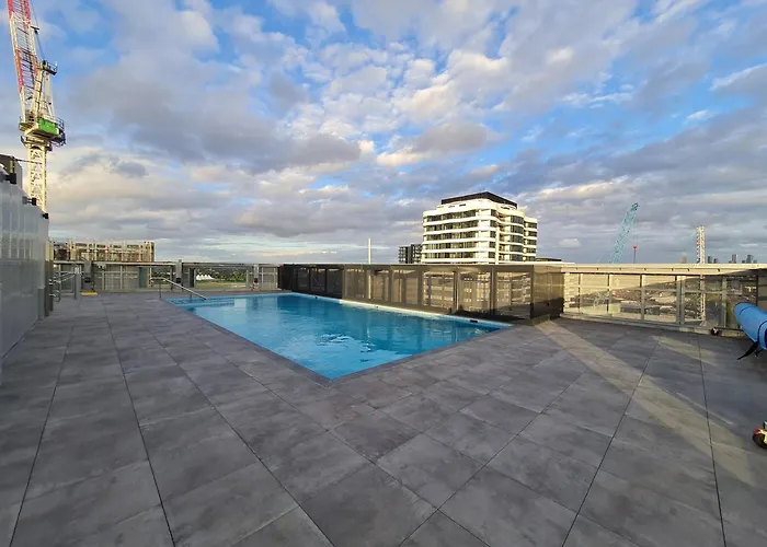 Panoramic Views 2Br With Pool And Free Carpark