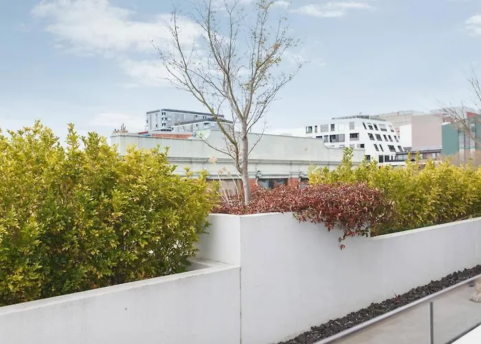 \'The Inner Circle\' Serene Balcony Abode On Cambridge