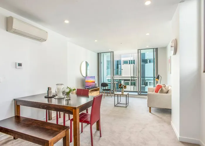 Retro Modern With Pool Near Westfield Doncaster