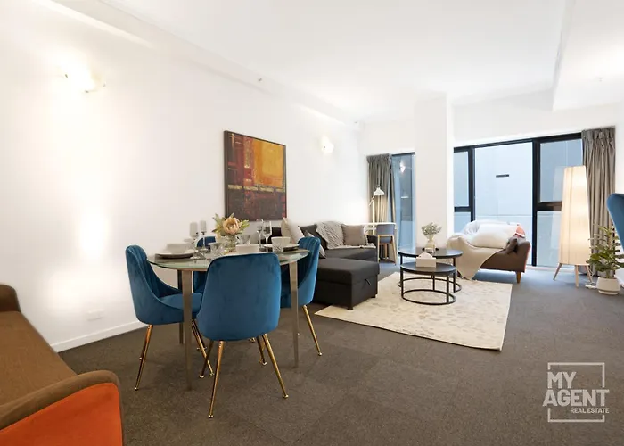 Large 2-Bedroom On Flinders