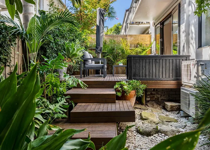 Urban Green - Stylish Courtyard Haven Off Malvern Rd