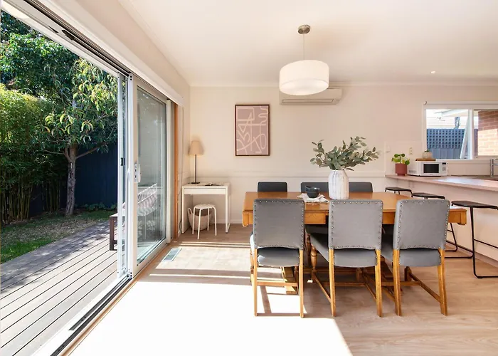 Charming Cottage In Beautiful Hampton