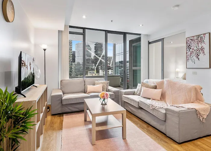 Central 2-Bed Apartment With Parking, Pool And Gym