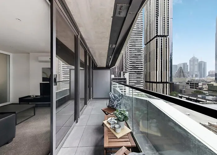 Charming 2Br Apt Near Victoria Market City Views