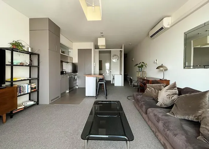 Explore Melbourne From This Chic 1Br In Windsor