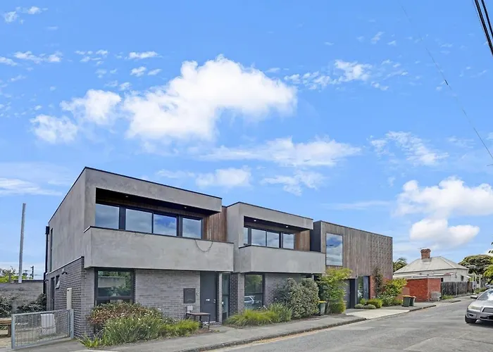 Contemporary Central Brunswick 2-Story Townhouse*