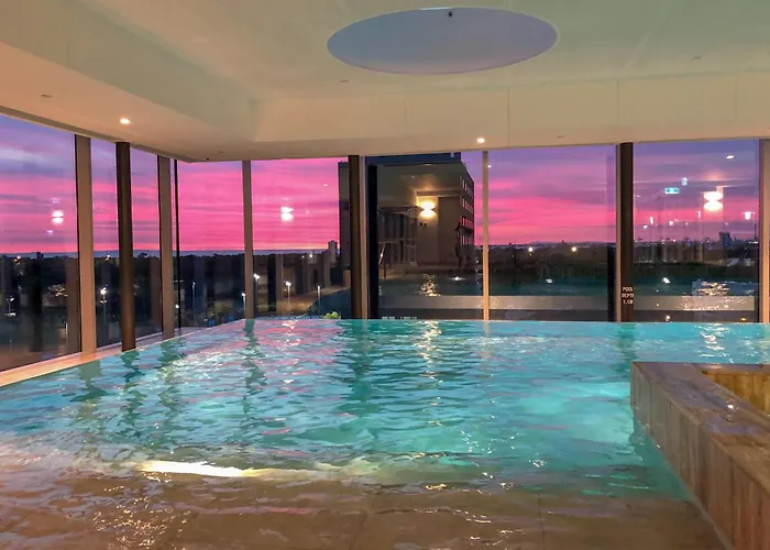 Spectacular 3-Bedroom Penthouse With Private Lift On St Kilda Rd