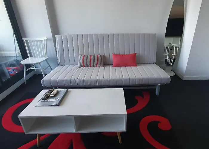 Cbd Modern 2B2B Apt, Indoor Pool Sauna, Nice View