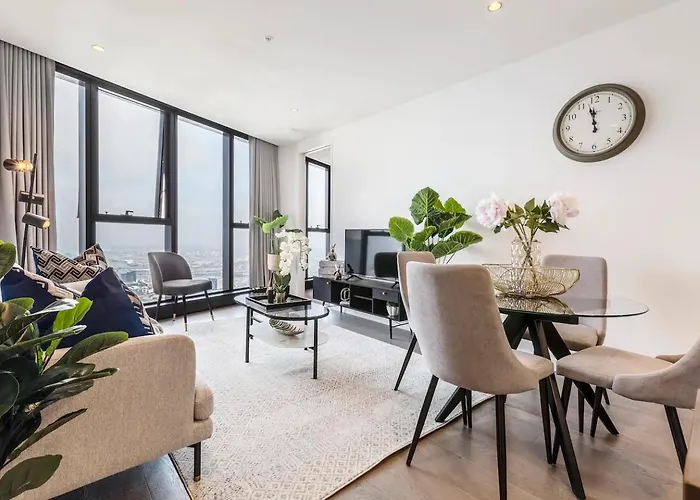 Queens Place Classy Lvl 69 Apt W Skyline Views