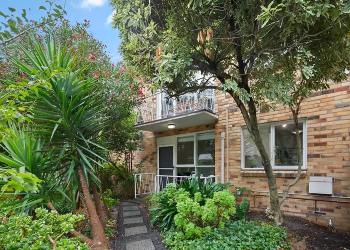 Complete Host Cromwell Rd Apartments