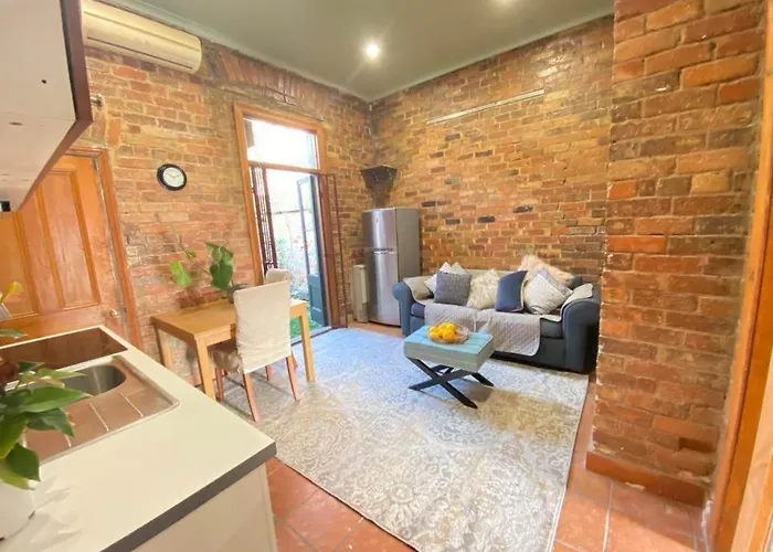 Fitzroy-Private Rooms Guest House 4Beds 2Baths