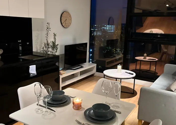 Spacious Apartment In The Heart Of Melbourne