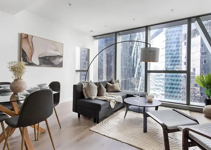 Chic 2Br Apt Opposite Southern Cross City Views