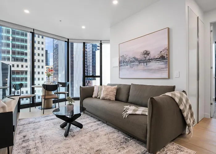 Stunning Apt 100M Fr Parkland W Views, Pool And Desk